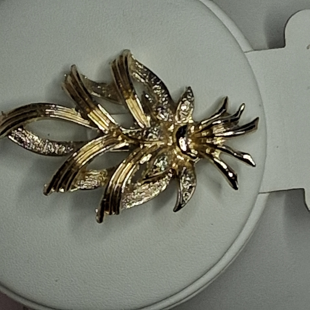 Vintage Gold Tone Bundled Floral Wheat Spray Bouquet Harvest Brooch Textured